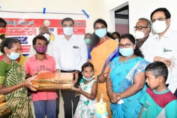 2 ஆண்டுகளுக்கு முன் கணவரை தொலைத்துவிட்டு குழந்தையுடன் சுற்றித்திரிந்த பெண்! கணவருடன் சேர்ந்து வைத்த நெகிழ்ச்சி சம்பவம்!