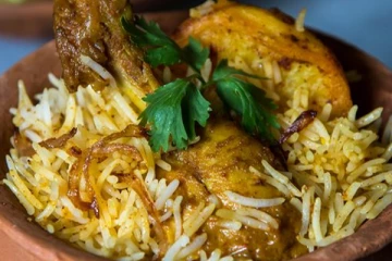 சுடச் சுட நாட்டுக்கோழி பிரியாணி...இனி இப்படி செய்யுங்க! வீடே மனக்கும்