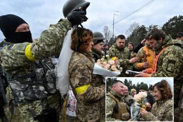 உக்ரைனில் இராணுவ வீரர்கள் முன்னிலையில் நடைபெற்ற திருமணம் - வைரலாகும் காணொளி (VIDEO)