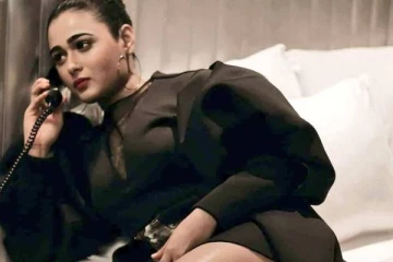 என்னம்மா இப்படி பண்றீங்களேம்மா!! நீச்சல் குள புகைப்படத்தை வெளியிட்ட நடிகை ஷாலினி..