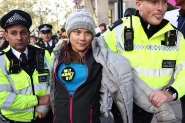 ஸ்வீடன் நாட்டைச் சேர்ந்த சமூக ஆர்வலர் கிரேட்டா துன்பர்க் லண்டனில் கைது