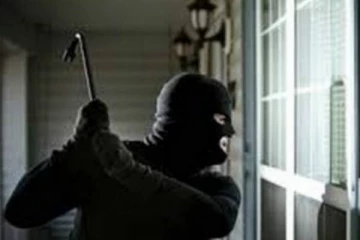 கொழும்பில் வீடொன்றிற்குள் அத்துமீறி நுழைந்த ஆறு பேர் கொண்ட கும்பல்!