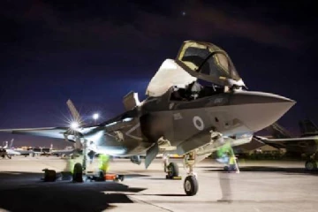 பிரித்தானியாவில் தரையிறங்கியுள்ள 'பீஸ்ட் மோட்' போர் விமானங்கள்