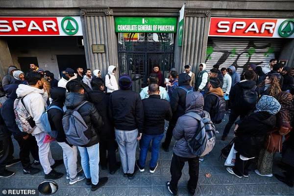 migrants residency in spain gets warning