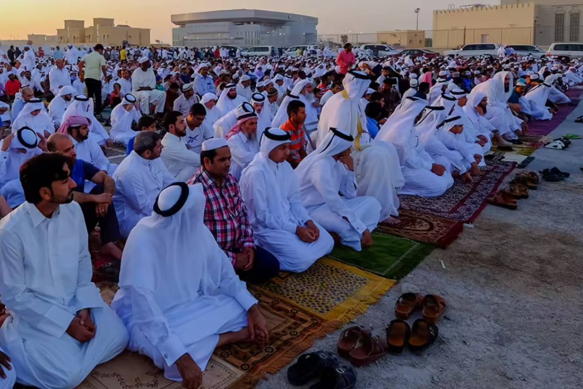 ஈரான் போர்: திறந்த வெளியில் தொழுகை நடத்த தடை விதித்துள்ள நாடு | Uae Bans Open Air Namaaz Amid Iran Strike