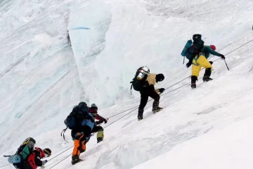 மலையேற வரும் பயணிகளுக்கு உயிர் பயத்தை காட்டி ரூ.185 கோடி மோசடி