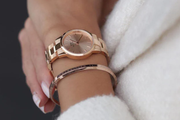 ගැලපෙනම අත් ඔරලෝසුවක් තෝරගන්නෙ කොහොමද? | How To Choose The Right Wristwatch