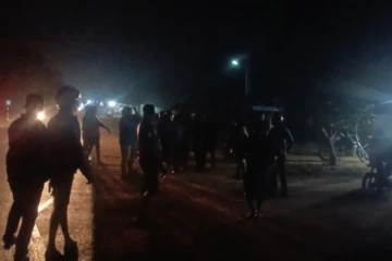 தமிழர் பகுதியில் பேருந்து மீது கல்வீச்சு தாக்குதல் ; நடுவீதியில் நின்ற பயணிகள்