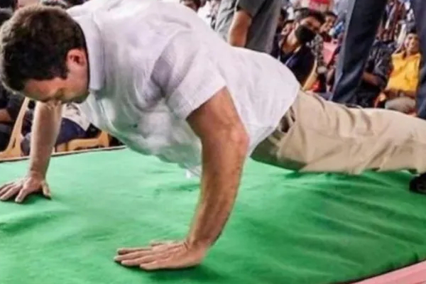 பொதுவெளியில் ராகுல் காந்திக்கு தண்டனை | Rahul Gandhi Punished In Public