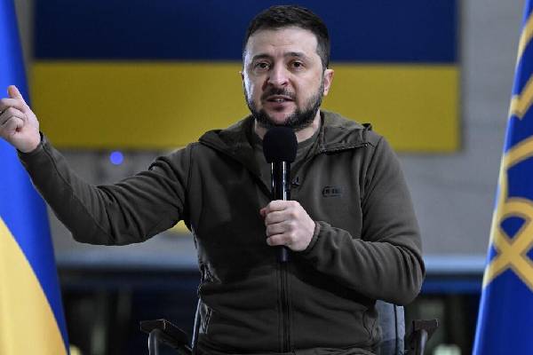 பெர்லின் அமைதிப் பேச்சுவார்த்தைகள்... ரஷ்யாவிற்கு சாதகமாக ஒரு முடிவெடுத்த ஜெலென்ஸ்கி | Zelenskiy Drops Nato Ambition பெர்லின் அமைதிப் பேச்சுவார்த்தைகள்... ரஷ்யாவிற்கு சாதகமாக ஒரு முடிவெடுத்த ஜெலென்ஸ்கி | Zelenskiy Drops Nato Ambition