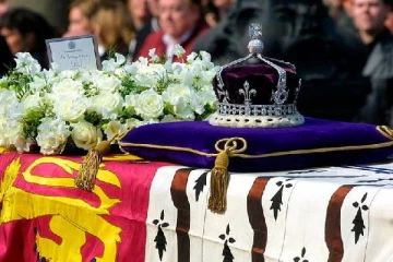 ராணியாரின் கிரீடத்தில் இருக்கும் வைரம் 10 வயது சிறுவனிடம் இருந்து திருடப்பட்டதா? வெளிவரும் பகீர் பின்னணி