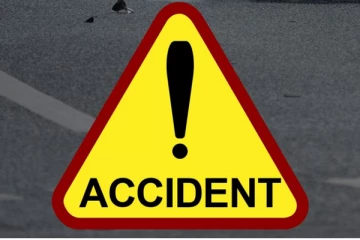 சாலைத்தடுப்பில் மோதி பயங்கர விபத்து ; தஞ்சாவூரில் 4 பேர் உடல் நசுங்கி பலி