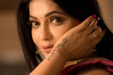 அந்த இடத்தில் டாட்டூவை பார்க்க முடியாது! தாறுமாறாக பதிலளித்த சீரியல் நடிகை..