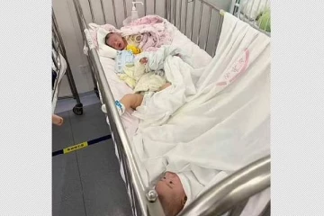 பச்சிளம் குழந்தைகளை  தாயிடமிருந்து  பிரிக்கும் சீனா! கதறி அழும் சிசுக்கள்