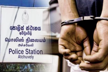 யாழில் இரு வீடுகள் மீது பெட்ரோல் குண்டுத் தாக்குதல்: மூவர் கைது