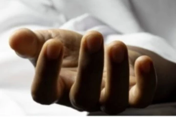 ඥාතී ගෙදර පිංකමට යන්න දුන් නෑ කියලා බිරිඳක් නිදියහනේ දී ම සැමියාගේ ගෙල මිරිකා ඝාතනය කරලා..