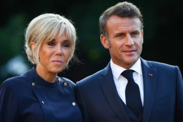 பிரான்ஸ் ஜனாதிபதியின் மனைவி உண்மையில் ஆணா?.. வெடித்த சர்ச்சை