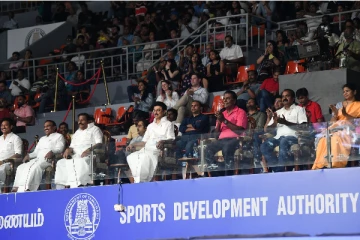 ஓபன் டென்னிஸ் - 2மணி நேரத்திற்கும் மேல் மைதானத்தில் முதலமைச்சர்!