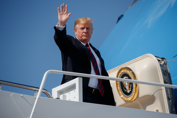 ட்ரம்ப் வருகையால் எந்த மாற்றமும் இருக்காது: உலக பொருளாதார மன்றத் தலைவர் உறுதி | Efa Says No Major Breakthough In Trump Swiss Visit