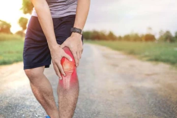 மூட்டுவலி பிரச்சனையால் அவதிப்படுறீங்களா? இந்த உணவுகளை கட்டாயம் எடுத்துக்காதீங்க