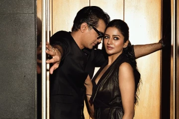 ஜோடியாக ரொமான்டிக் போஸ் கொடுத்த வினய் மற்றும் விமலா ராமன்