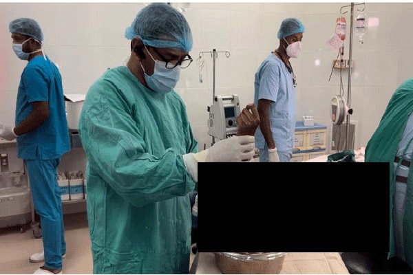 வெட்டி எறிந்த கையை பொருத்தி சாதனை படைத்த மருத்துவர்கள் (படங்கள்) | Woman Recovers The Severed Arm From The Hospital
