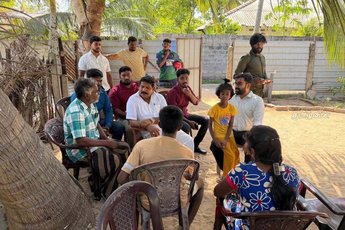 பருத்தித்துறையில் காணாமல் போன கடற்றொழிலாளர்கள் - குடும்பத்தினரை சந்தித்த அமைச்சர் | Missing Fishermen In Pedro பருத்தித்துறையில் காணாமல் போன கடற்றொழிலாளர்கள் - குடும்பத்தினரை சந்தித்த அமைச்சர் | Missing Fishermen In Pedro