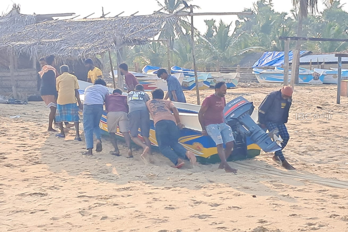 காணாமல் போன முல்லைத்தீவு கடற்றொழிலாளர்கள் : தொடரும் தேடுதல் நடவடிக்கை | Mullaitivu Fishermen Missing Steps Taken To Seek காணாமல் போன முல்லைத்தீவு கடற்றொழிலாளர்கள் : தொடரும் தேடுதல் நடவடிக்கை | Mullaitivu Fishermen Missing Steps Taken To Seek