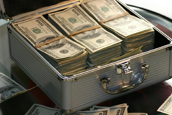 யாழ் தொழிலதிபருக்கு விமான நிலையத்தில் சம்பவம் செய்த தரகர் ; பறிபோன பல இலட்சங்கள்! | Shocking Incident Awaited A Jaffna Businessman