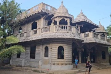 கோடிகளை கொட்டி யாழில் தந்தைக்காக மகன் கட்டிய தாஜ்மகால்