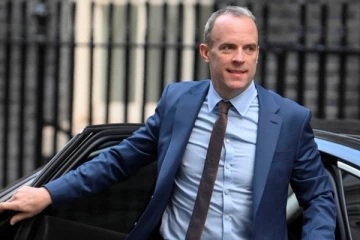 பிரிட்டன் பிரதி பிரதமரின் அதிரடி ராஜினாமா!