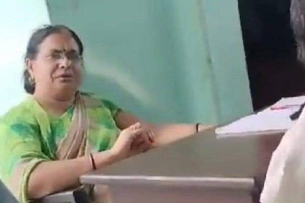 மாணவனை கன்னத்தில் அறைந்த மாணவர்கள் - நியாயப்படுத்திய ஆசிரியை(காணொளி) | Student Slapped Teacher S Explanation