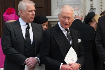 ஆண்ட்ரூவின் பதவி பறிப்பு ; மன்னரை குறைகூறிய எப்ஸ்டீன்