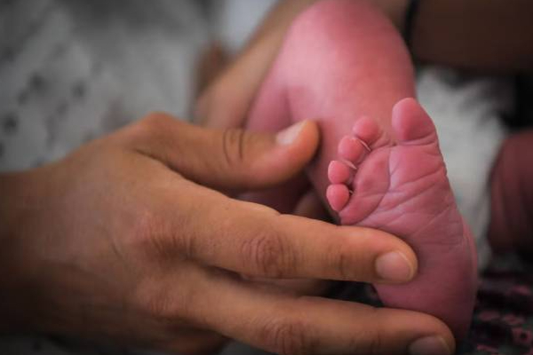 குழந்தை பெற்றுக் கொண்டால் 3 லட்சத்தை அள்ளித்தரும் அரசு! | If You Have Child Japan Govt Will Give You 3 Lakhs