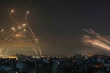 இஸ்ரேல் மீது 200-க்கும் மேற்பட்ட ஏவுகணைகள் மூலம் தாக்குதல்