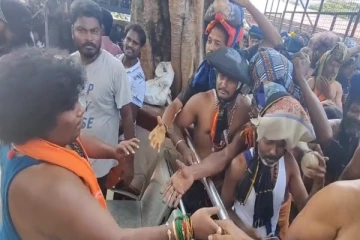 ஐயப்ப பக்தர்களுக்கு கைகுலுக்கி வழியனுப்பிய நடிகர் யோகிபாபு- வைரலாகும் வீடியோ