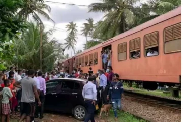 இன்று காலை சாகரிகா மீது மோதிய கார்!