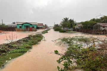 மன்னாரில் கடும் மழை - மக்களின் இயல்பு நிலை பாதிப்பு