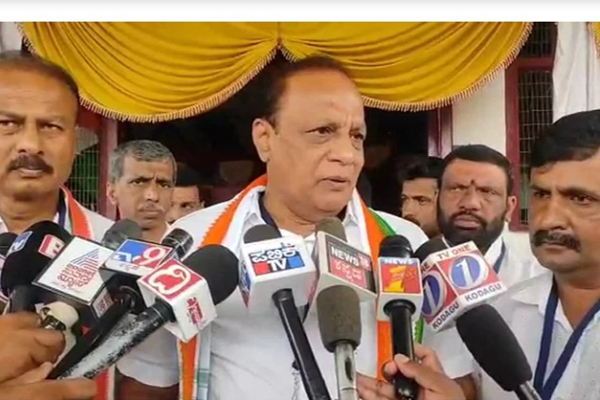 அண்ணாமலை வந்த ஹெலிகாப்டரில் கொத்தாக பணம் - காங்கிரஸ் பரபர புகார்! | Annamalai Cash Helicopter Alleges Congress Leader அண்ணாமலை வந்த ஹெலிகாப்டரில் கொத்தாக பணம் - காங்கிரஸ் பரபர புகார்! | Annamalai Cash Helicopter Alleges Congress Leader