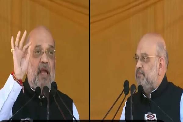 பள்ளி வாசலில் எழுப்பப்பட்ட அசான் ஒலி : பேசுவதை நிறுத்திய அமித்ஷா, வைரலாகும் வீடியோ | Amit Shah Briefly Pauses His Speech During Azaan பள்ளி வாசலில் எழுப்பப்பட்ட அசான் ஒலி : பேசுவதை நிறுத்திய அமித்ஷா, வைரலாகும் வீடியோ | Amit Shah Briefly Pauses His Speech During Azaan