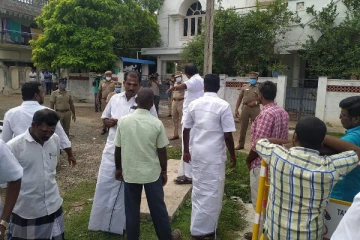 சி.விஜயபாஸ்கருக்கு தொடர்புடைய இடங்களில் நகை பணம் பறிமுதல்