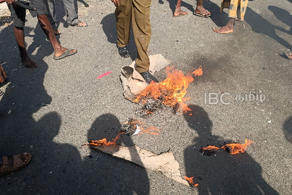 தமிழர் பகுதியில் நெஞ்சை உருக்கும் சம்பவம்..! தாயும் மகளும் உடல் நசுங்கி பலி (காணொளி) | Accident Death In Vavuniya