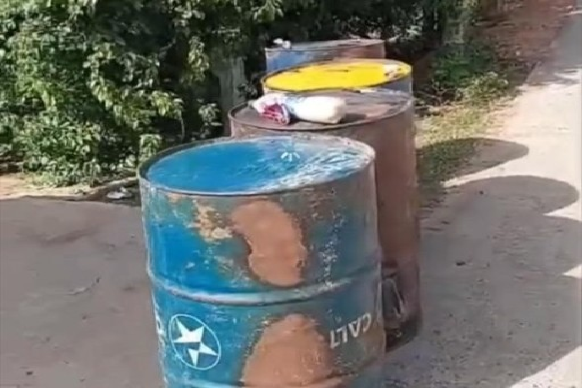 தமிழர் பகுதியில் கசிப்பு உற்பத்தி நிலையம் முற்றுகை ; தப்பிஓடிய சந்தேக நபர்கள் | Illicit Liquor Factory Raided In Tamil Area