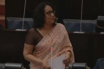 දූෂණ විරෝධී සංශෝධන පනත් කෙටුම්පත අගමැති හරිනි පාර්ලිමේන්තුවට ඉදිරිපත් කරයි
