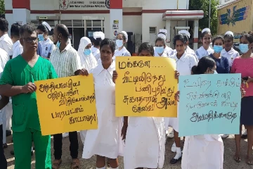 எரிபொருள் நிரப்பு நிலையத்துக்கு முன்னால் மூதூர் வைத்தியசாலை சமூகத்தினர் போராட்டம் (photos)