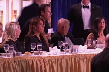 ධවල මන්දිර වාර්තාකරුවන්ගේ රාත්‍රි භෝජන සංග්‍රහයට වෙඩි - වහාම ට්‍රම්ප්ව ඉවත් කරයි