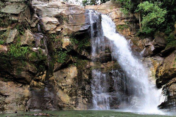 குறுகிய காலப்பகுதியில் 13 பேரை பலியெடுத்த மொனராகலை எல்லவல அருவி - ஐபிசி தமிழ்