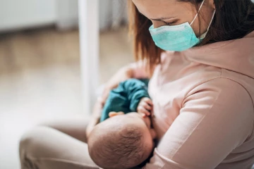 பாலூட்டும் பெண்கள் தடுப்பூசி போட்டால் பாதிப்பா?