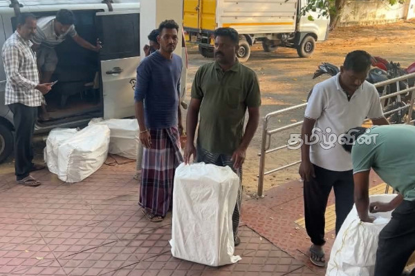 சட்டவிரோதமாக இலங்கைக்குள் கொண்டு வரவிருந்த 620 கிலோ கிராம் முந்திரி பருப்பு மீட்பு: ஒருவர் கைது! | Smuggled Into Sri Lanka Recovered சட்டவிரோதமாக இலங்கைக்குள் கொண்டு வரவிருந்த 620 கிலோ கிராம் முந்திரி பருப்பு மீட்பு: ஒருவர் கைது! | Smuggled Into Sri Lanka Recovered