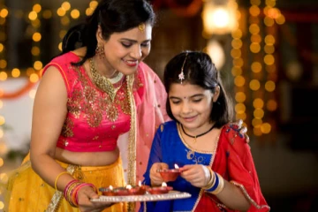 வழிபாடு நேரங்களில் இந்த தவறை மட்டும் செய்யாதீங்க! ஆபத்துகள் ஏற்படும் உஷார்